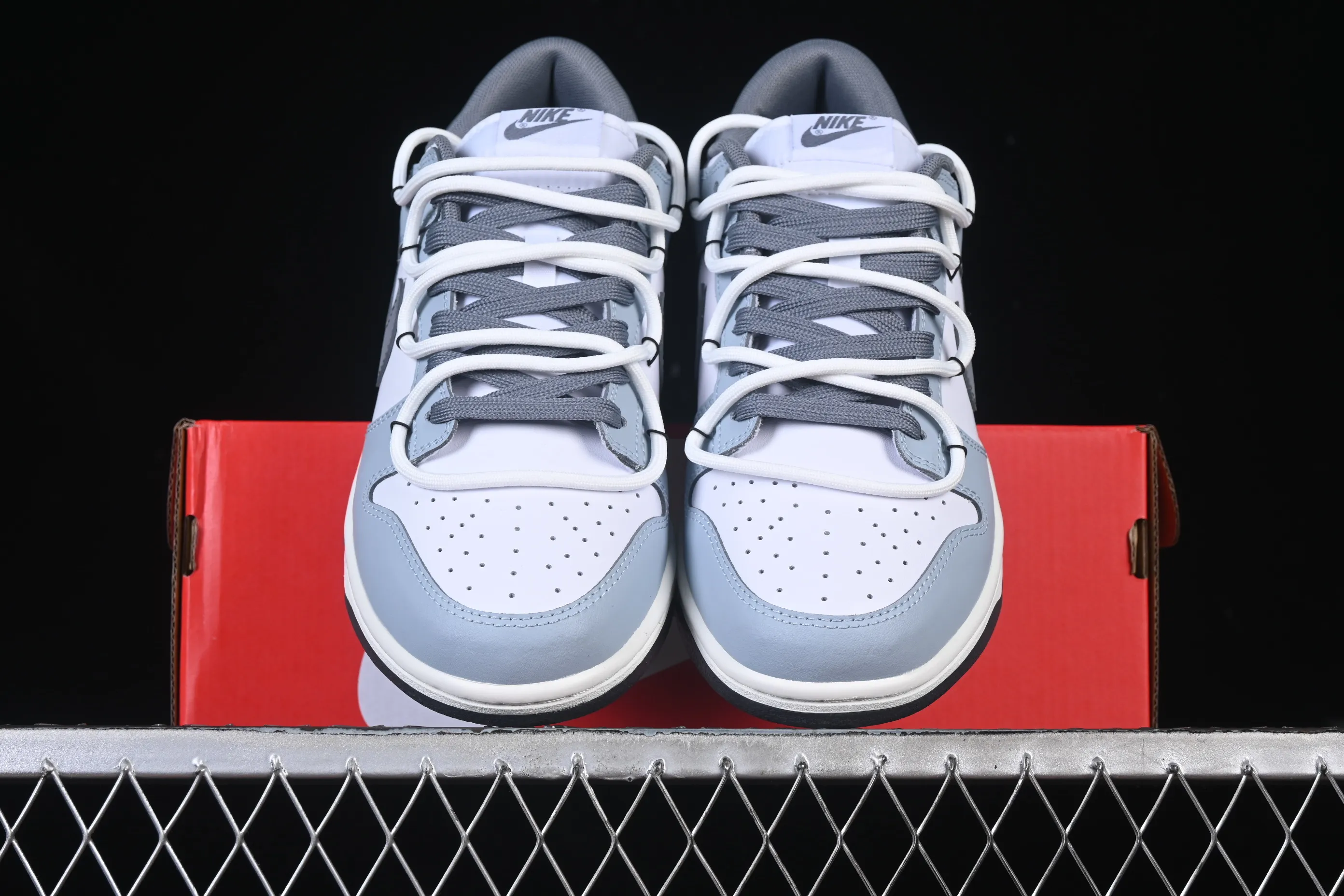All categories Nk SB Dunk Series Nk SB Dunk Low High-end customized low-top sneakers Nike SB Dunk Low "Just Do it" white and blue straps Anniversary high-end customized low-top casual sneakers BG0510-058